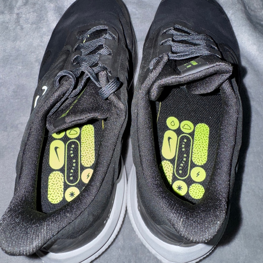 Nike Womens Air Winflo 9 Shield Running Shoes 8.5 Black Volt Water Repellent - Picture 6 of 7